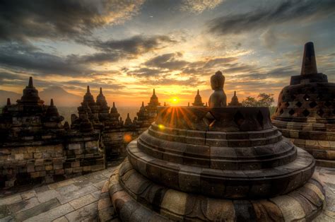  Borobudur Temple: 一座古老的佛教建築與壯麗的日出美景！